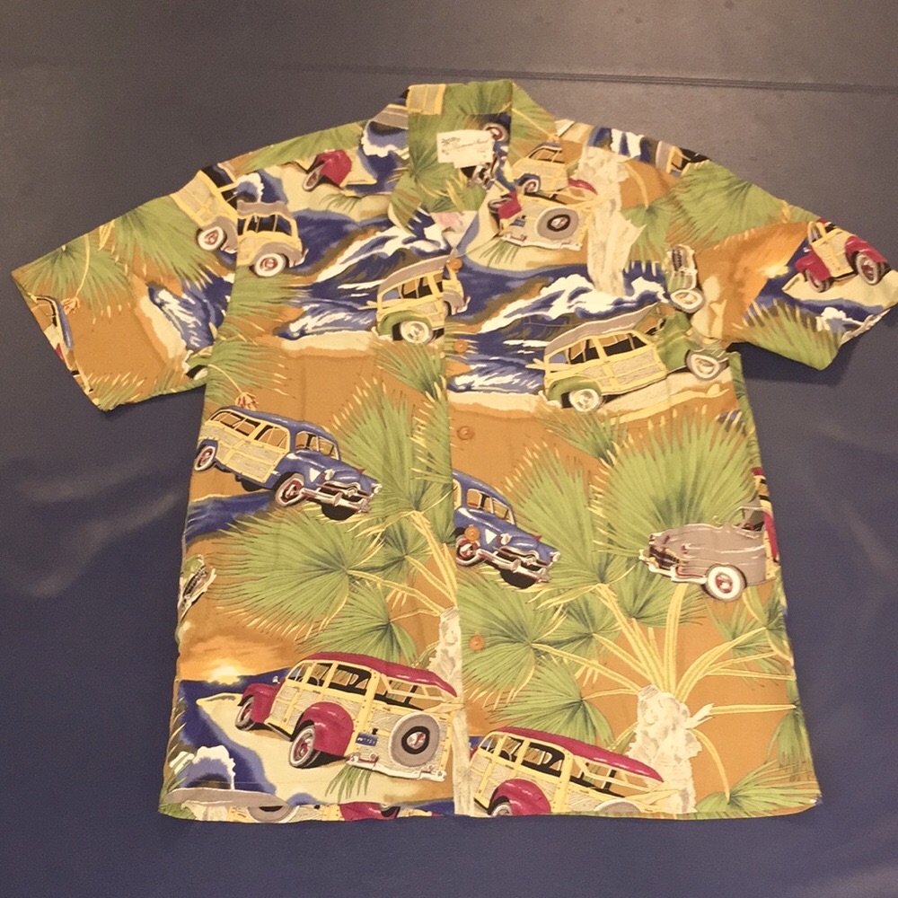 Vtg Mens Sz S 100 % Rayon Hawaiian Print Shirt